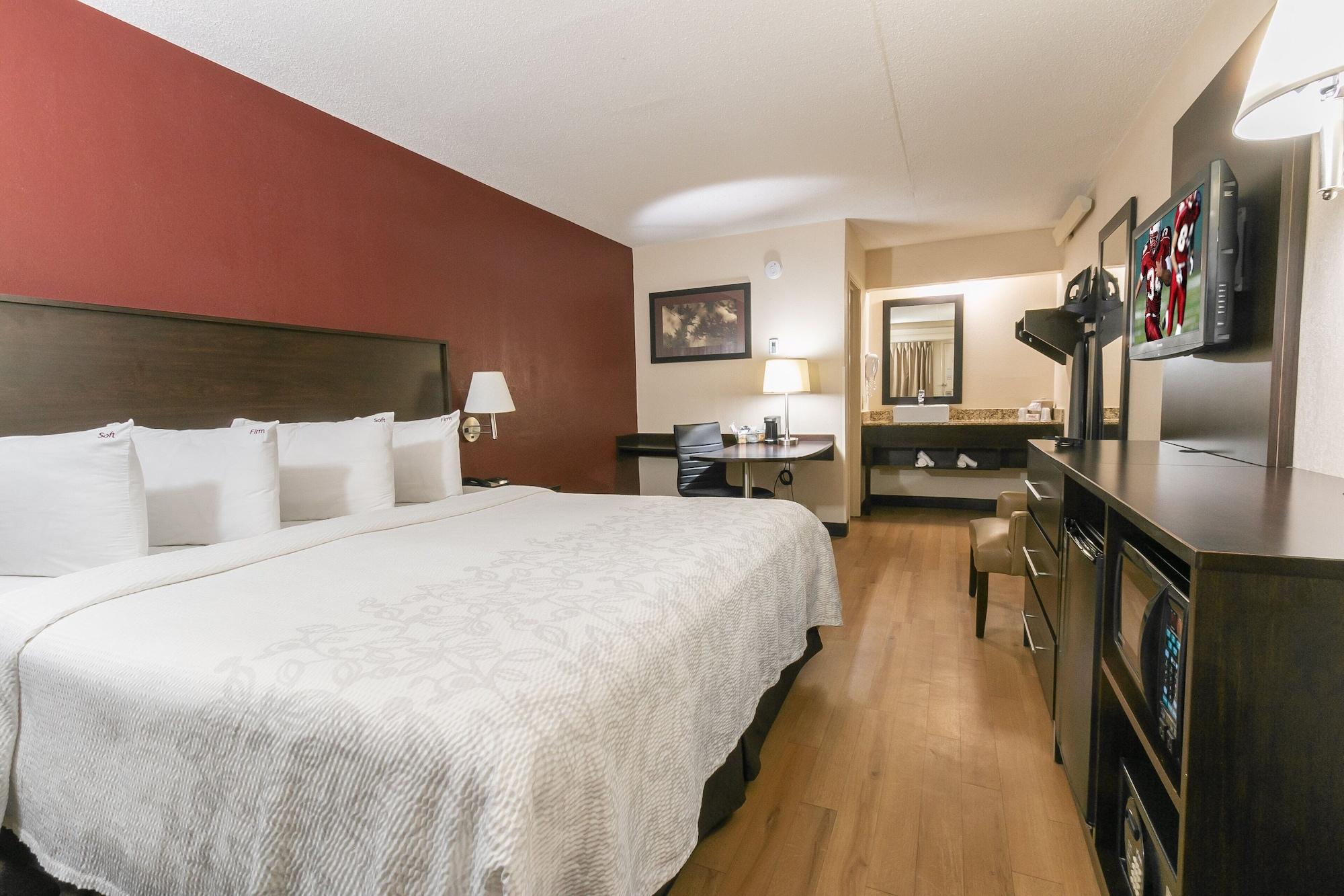 Red Roof Inn Plus+ Pittsburgh South - Airport Exterior foto