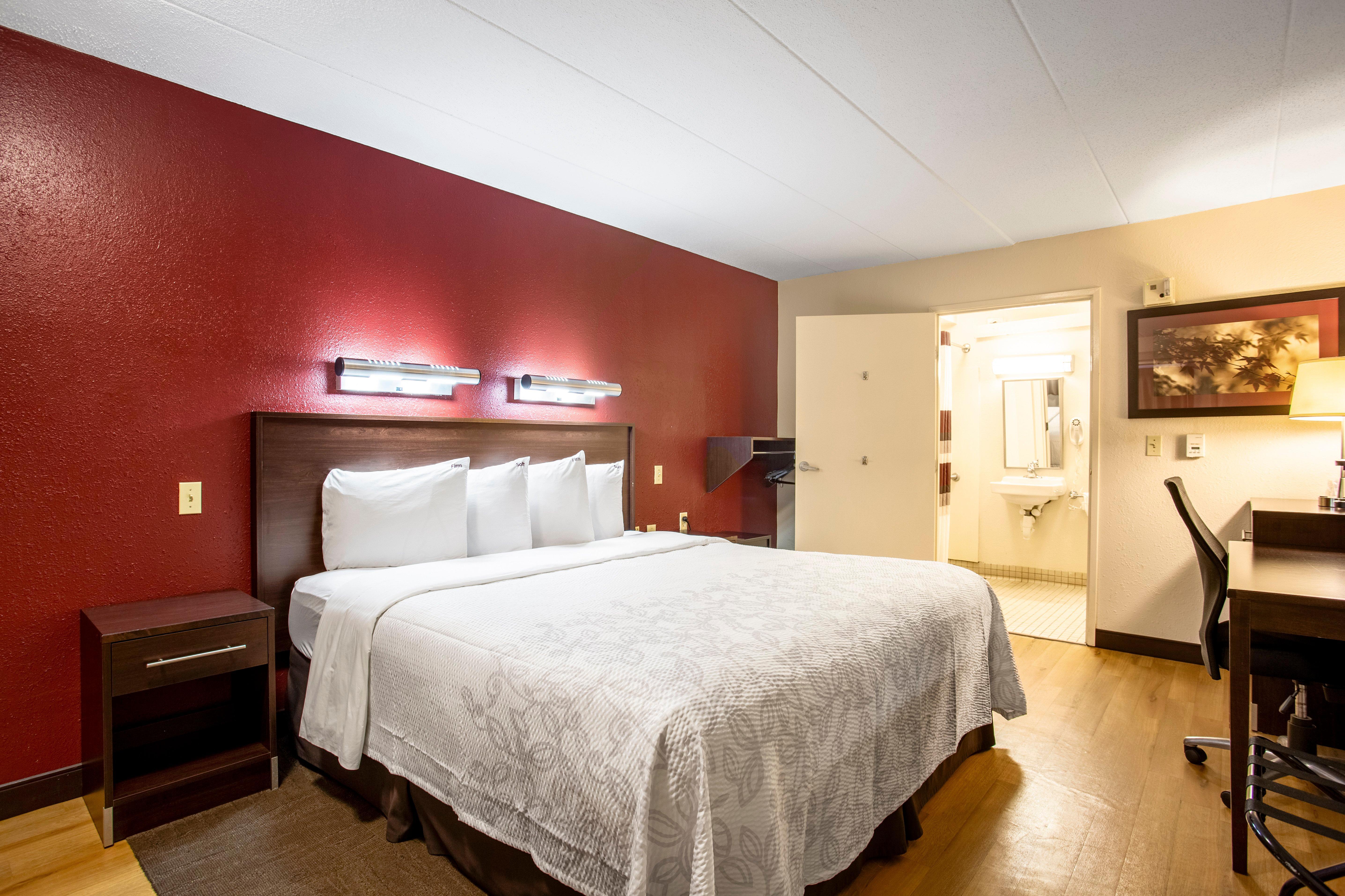 Red Roof Inn Plus+ Pittsburgh South - Airport Exterior foto