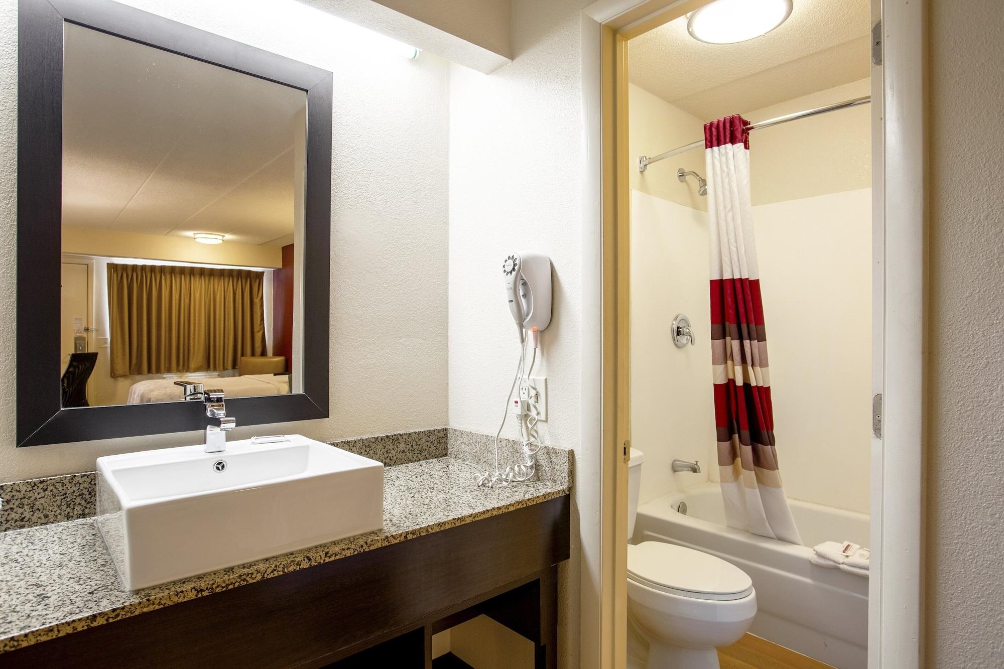 Red Roof Inn Plus+ Pittsburgh South - Airport Exterior foto