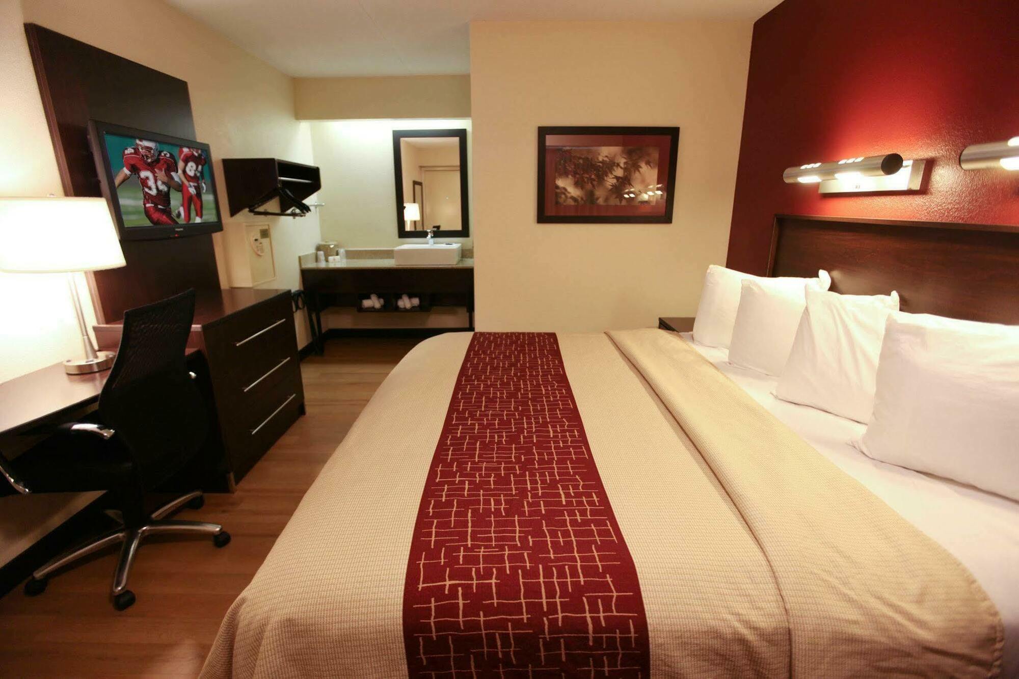 Red Roof Inn Plus+ Pittsburgh South - Airport Exterior foto